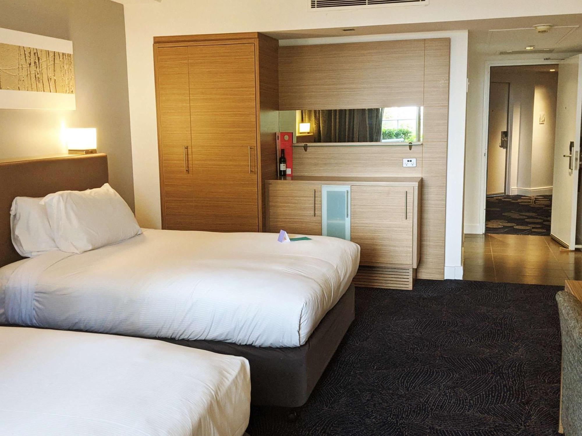 Sofitel Gold Coast Broadbeach Ngoại thất bức ảnh A room at the hotel