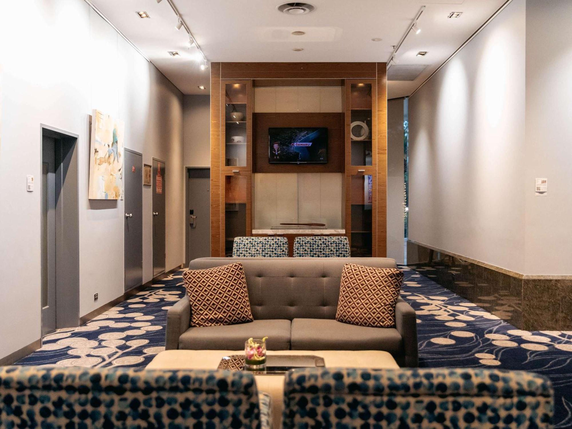 Sofitel Gold Coast Broadbeach Ngoại thất bức ảnh The lounge at the airport