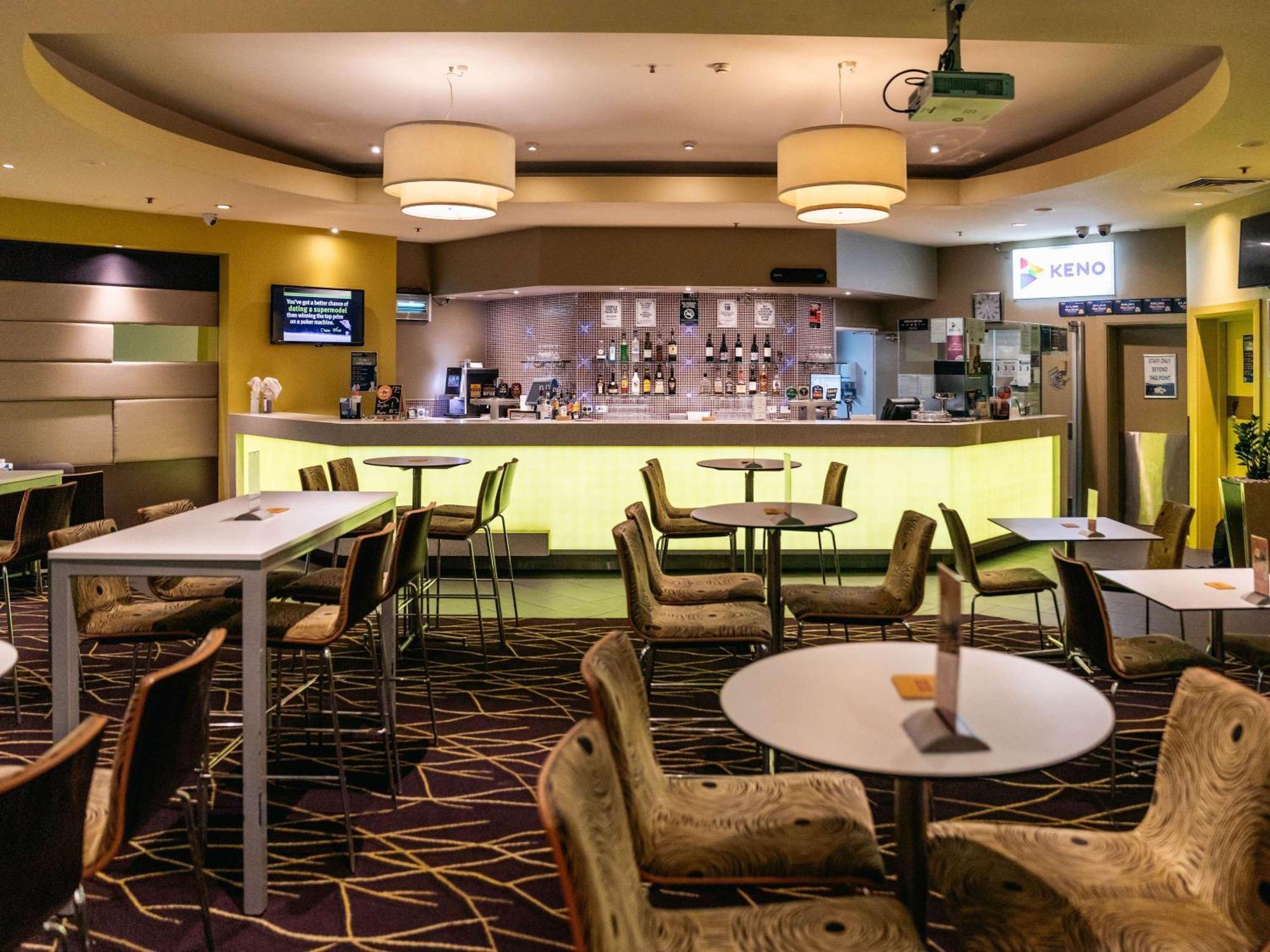 Sofitel Gold Coast Broadbeach Ngoại thất bức ảnh The lounge at the airport